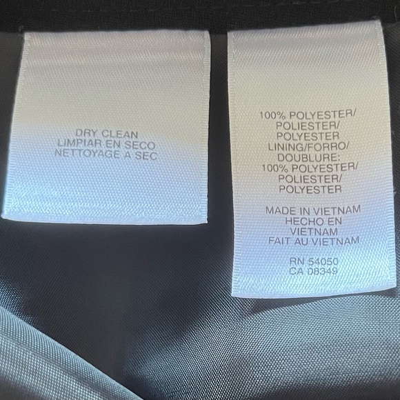 Jones wear , jacket  14 P, length 22,1/2” sleeves 22”. Pants 10 P, inseam 29” - Picture 8 of 9